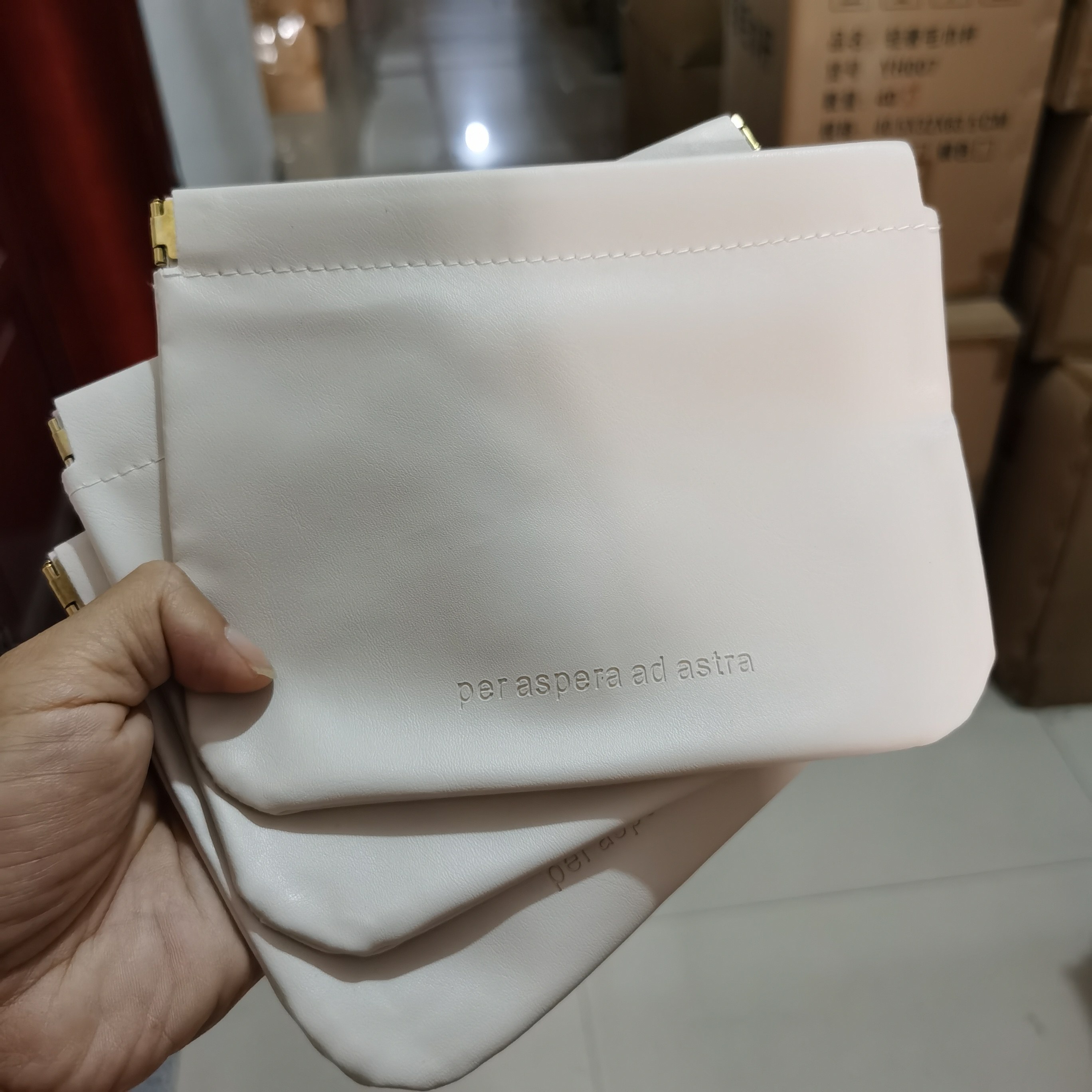 3个加大号自动闭合弹片化妆包口红包数据线充电器耳机随身袋P50