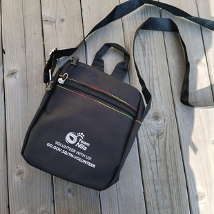 新加坡单肩斜挎包小包手机包小方包