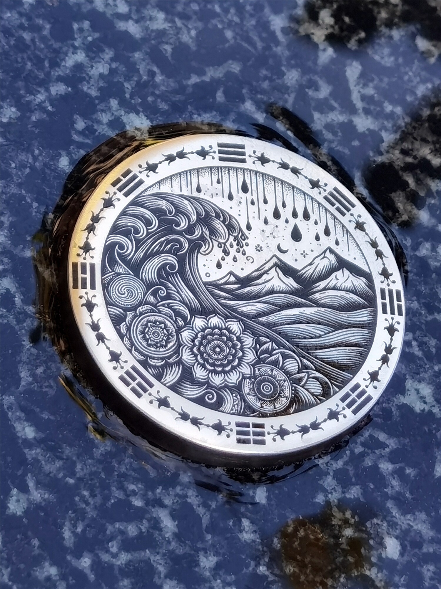 传统祥纹先天八卦钛合金日月手把币定制汽车车载挂件雕刻刻字订制