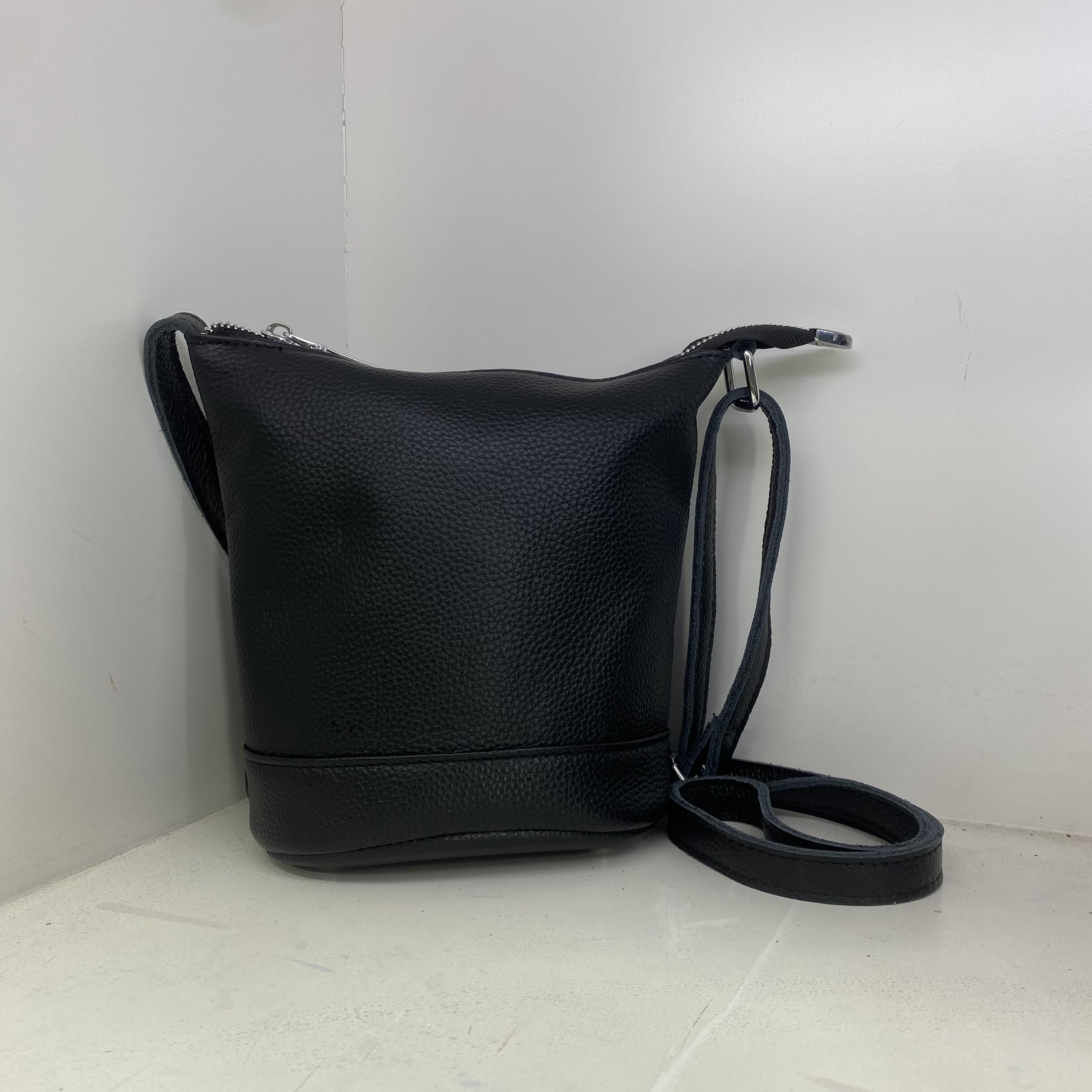 【头层牛皮】真皮女包单肩斜挎包水桶包