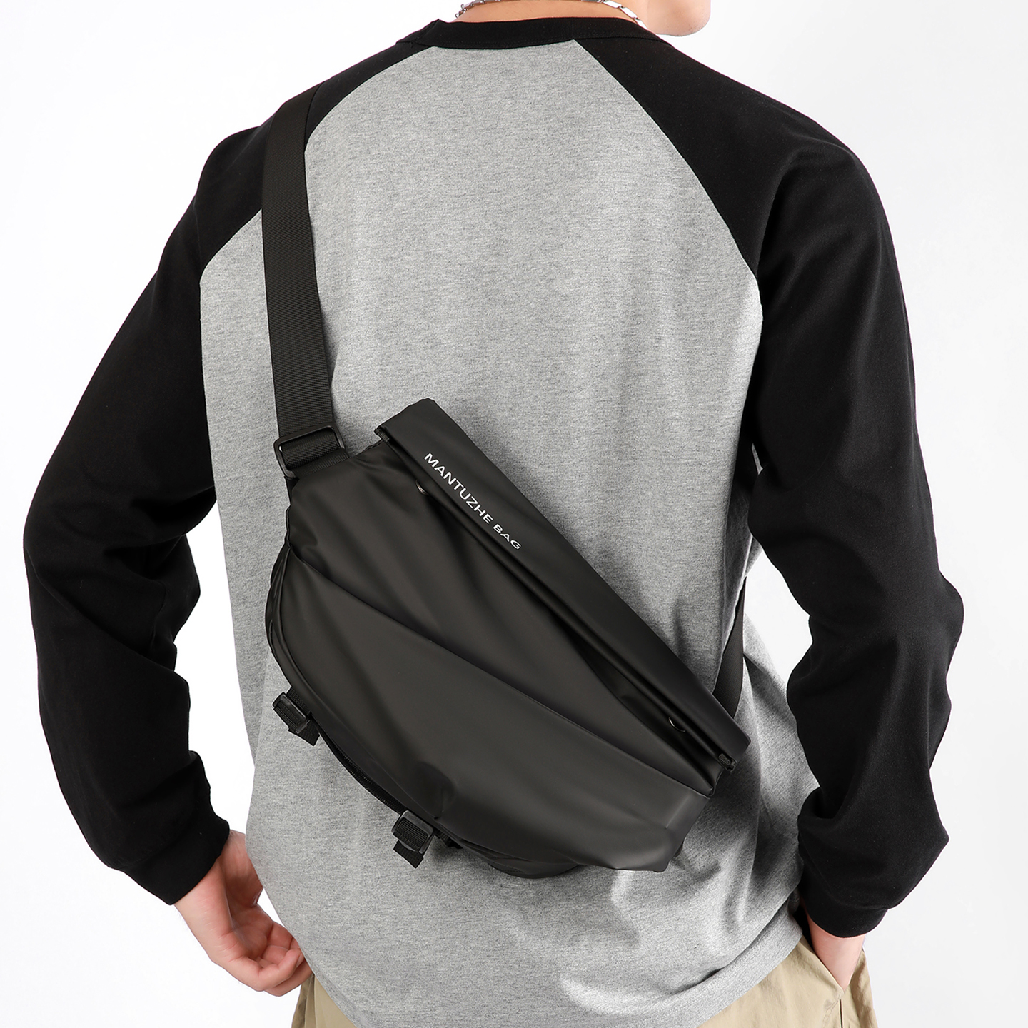 多功能男士胸包斜挎包运动防水