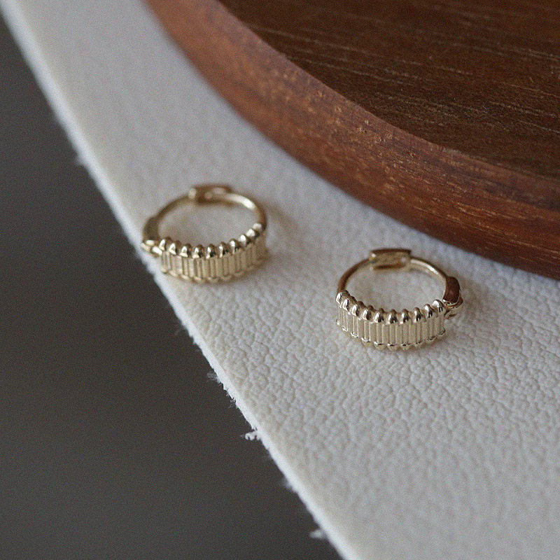 白小C韩国10K14k金黄金耳环耳饰 时尚粗线肌理感老钱风小耳骨耳圈