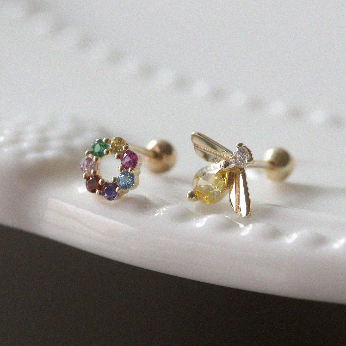 白小C14K/10K金锆石蜜蜂耳钉