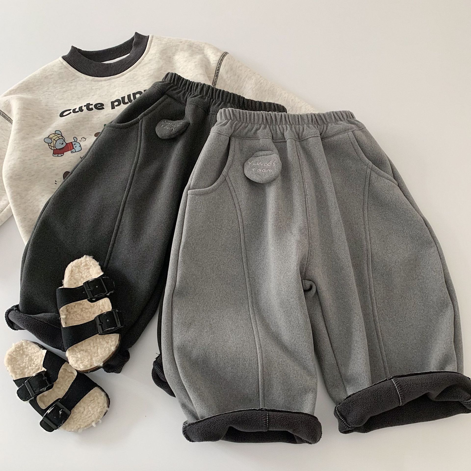 儿童加绒休闲2025冬季新款男女童刺绣拼接卫裤小童长裤