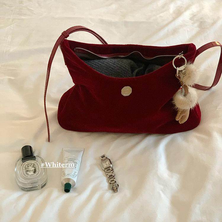 肉肉陈Whiterm韩版秋冬小众新款女包圣诞复古酒红丝绒单肩斜挎包,箱包皮具/热销女包/男包,通用款女包,淘宝优惠券,粉丝福利购,淘宝优惠卷
