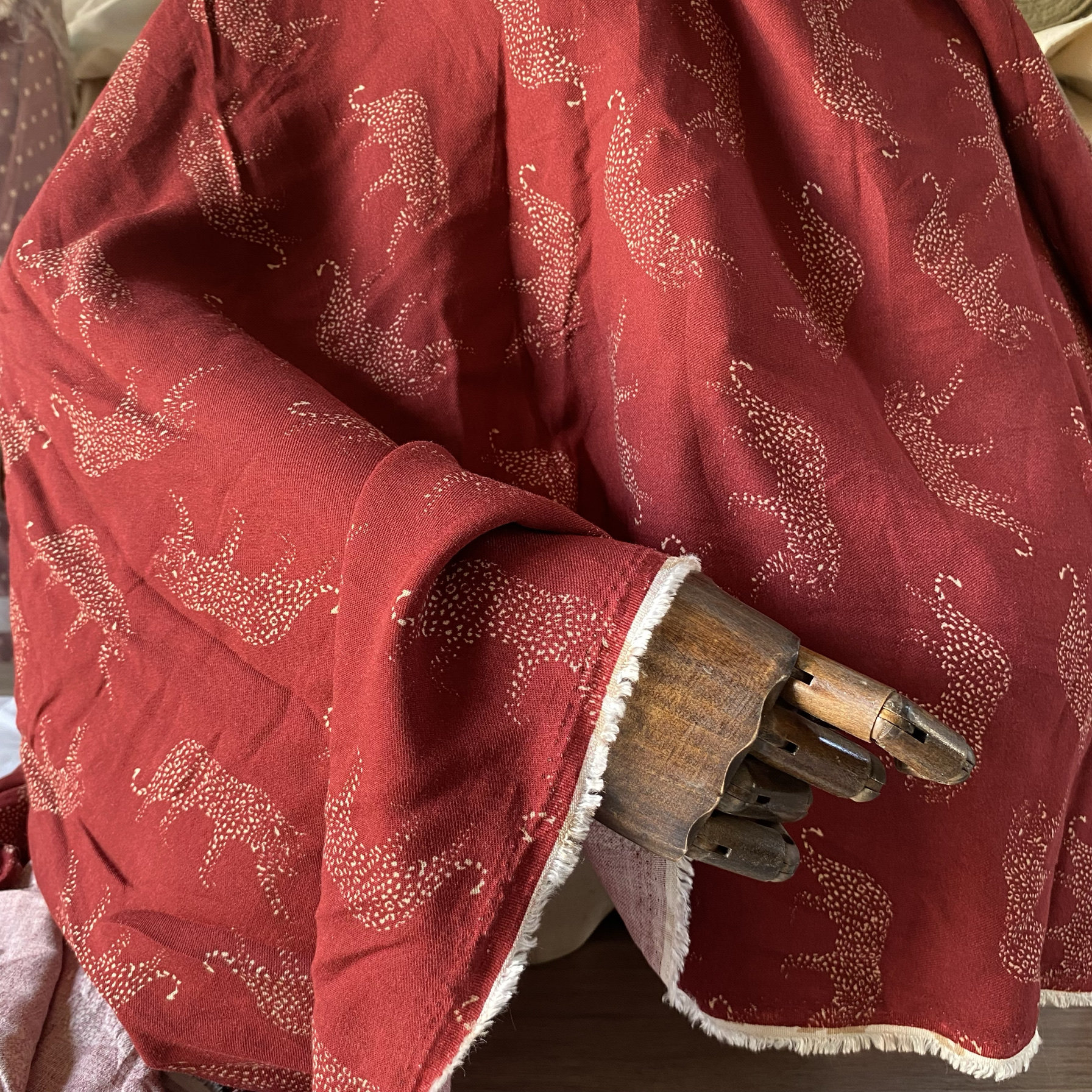 豹子全棉纯棉斜纹棉绸人棉印花衬衫连衣裙布料面料13元一米