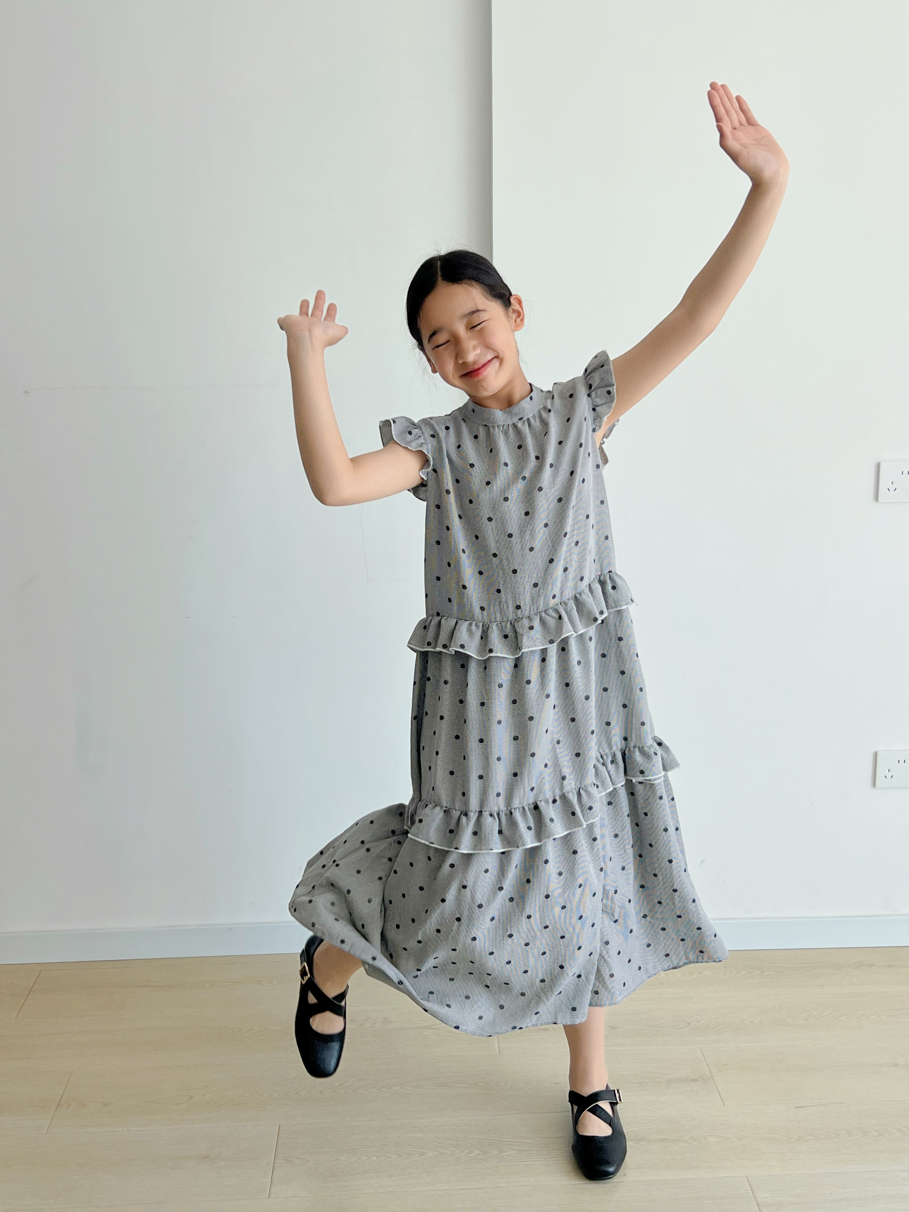 2026夏新款女童小飞袖背心度假宽松显瘦波点蛋糕长裙法式连衣裙