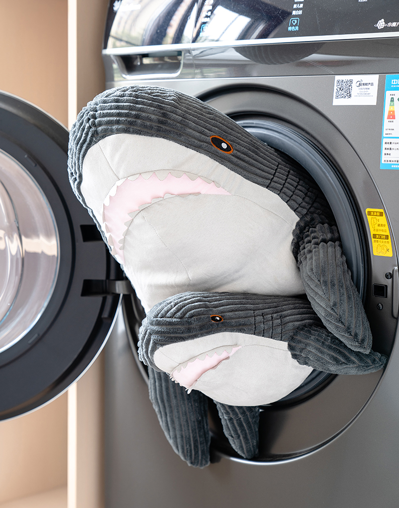 妙HOME鲨鱼3D超绒棉抱枕靠垫