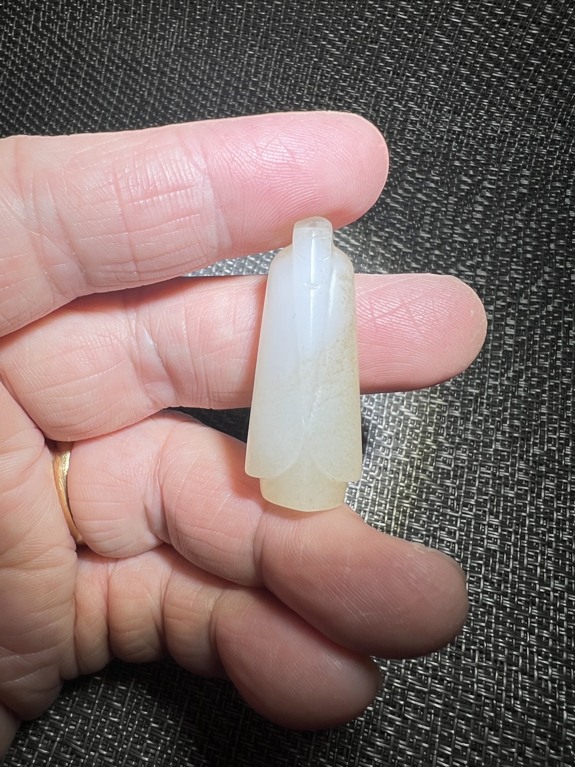 新疆和田玉.白玉带糖. 苏工三宝翁仲.