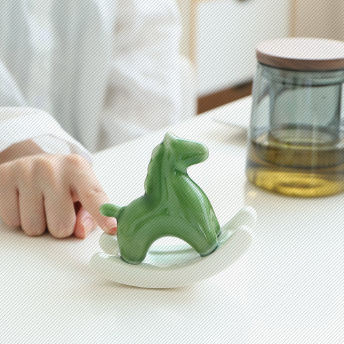 创意陶瓷摇摇马摆件桌面茶桌书房软装饰马上有绿马工艺品送礼