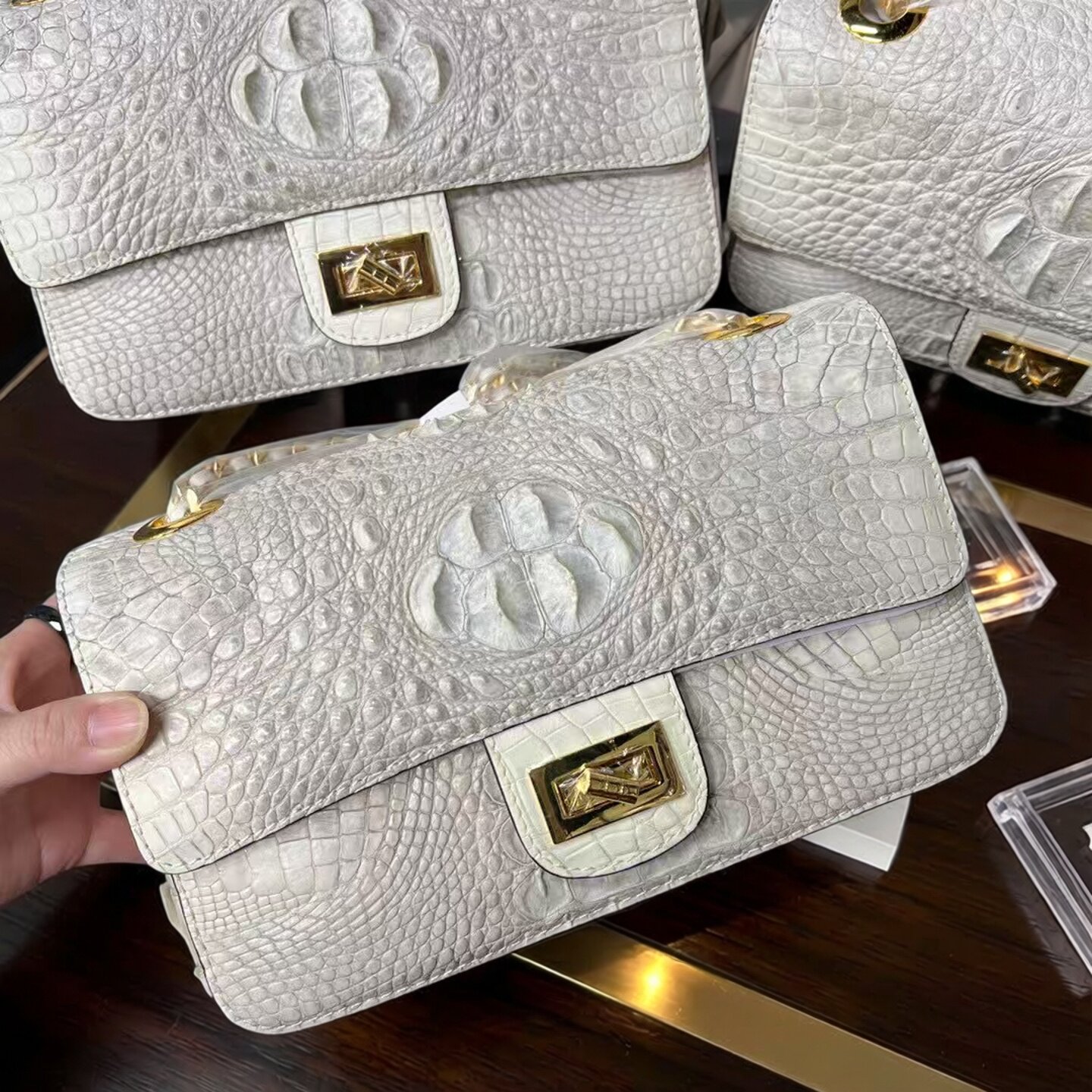高档真皮喜马拉雅白鳄鱼皮女包大牌锁扣小方包时尚单肩斜挎包链条