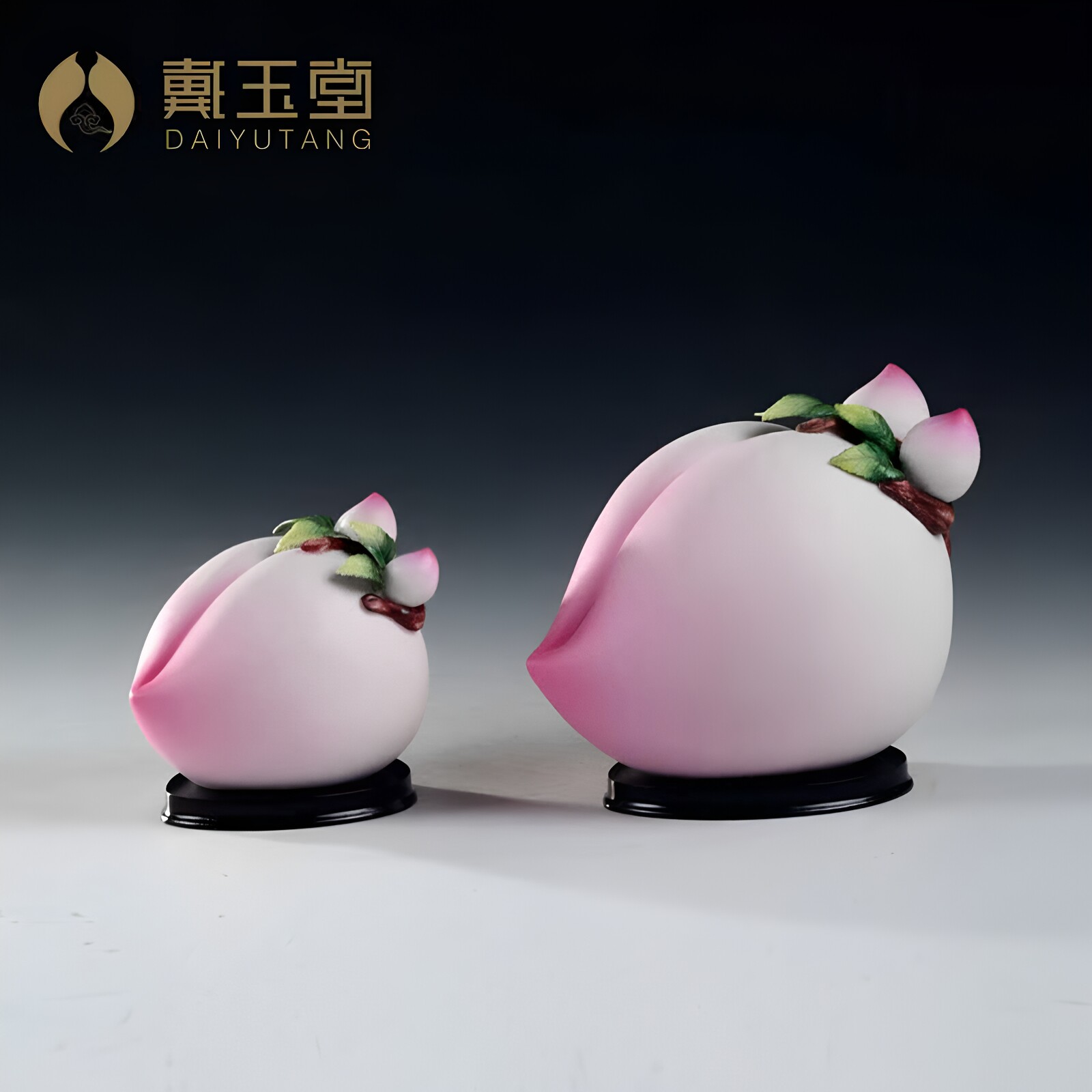 戴玉堂陶瓷寿桃摆件送老人寿礼图片