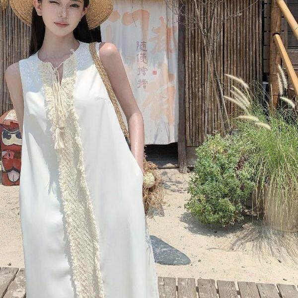 假日漫游米色V领无袖连衣裙慵懒风收腰气质减龄裙子女夏季新款
