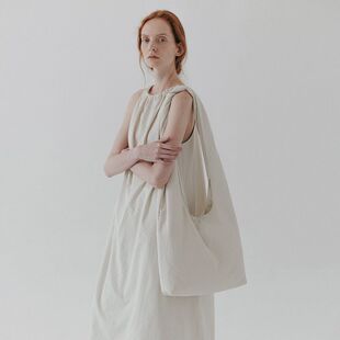 现货moia纯色斜挎包新款时尚简约小众高级通勤轻便大容量单肩包