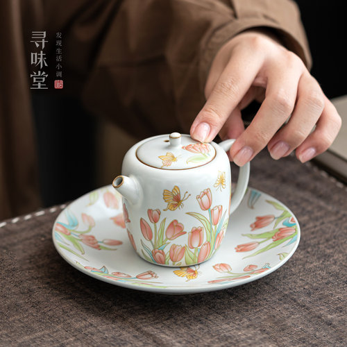 猪油冻白汝窑掐金丝郁金香茶壶