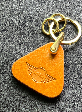 适用宝马迷你MINI汽车钥匙扣挂件真皮牛皮皮牌挂饰 可定制字母