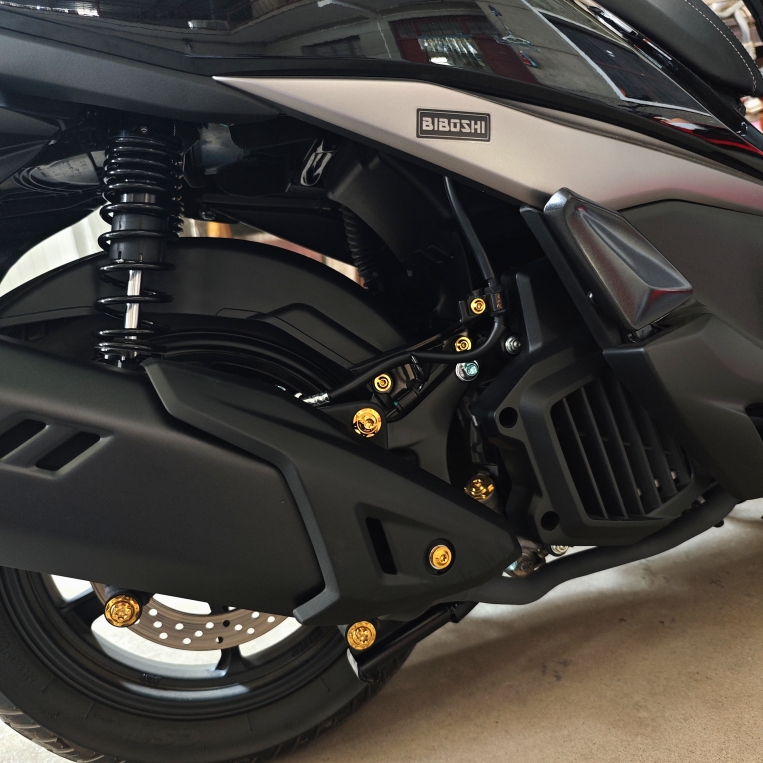 后轮钛合金螺丝UHR150改装豪爵