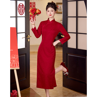 年轻款红色新娘订婚旗袍