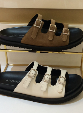 卡迪娜KADINA正品2025夏季新款平底皮带扣水钻女凉皮拖鞋KM257003