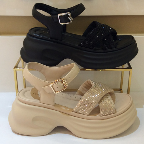 哈森正品夏季新款轻便女凉皮鞋
