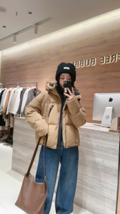 之月2026冬季新款连帽羽绒服短款面包服格子白鸭绒保暖泡芙外套女