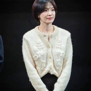 欧购宋慧乔明星同款米白色圆领刺绣毛衣针织开衫短外套女复古上衣