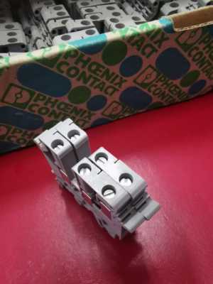 菲尼克斯一进二出螺钉连接，