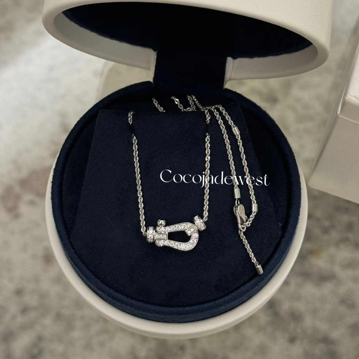 18K金天然钻石马蹄扣项链女麻花绳麻绳大中号锁骨链小众满钻马蹄