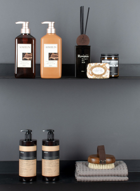 中古风样板房卫生间护肤品摆件浴室柜镜软装饰沐浴用品洗护用品