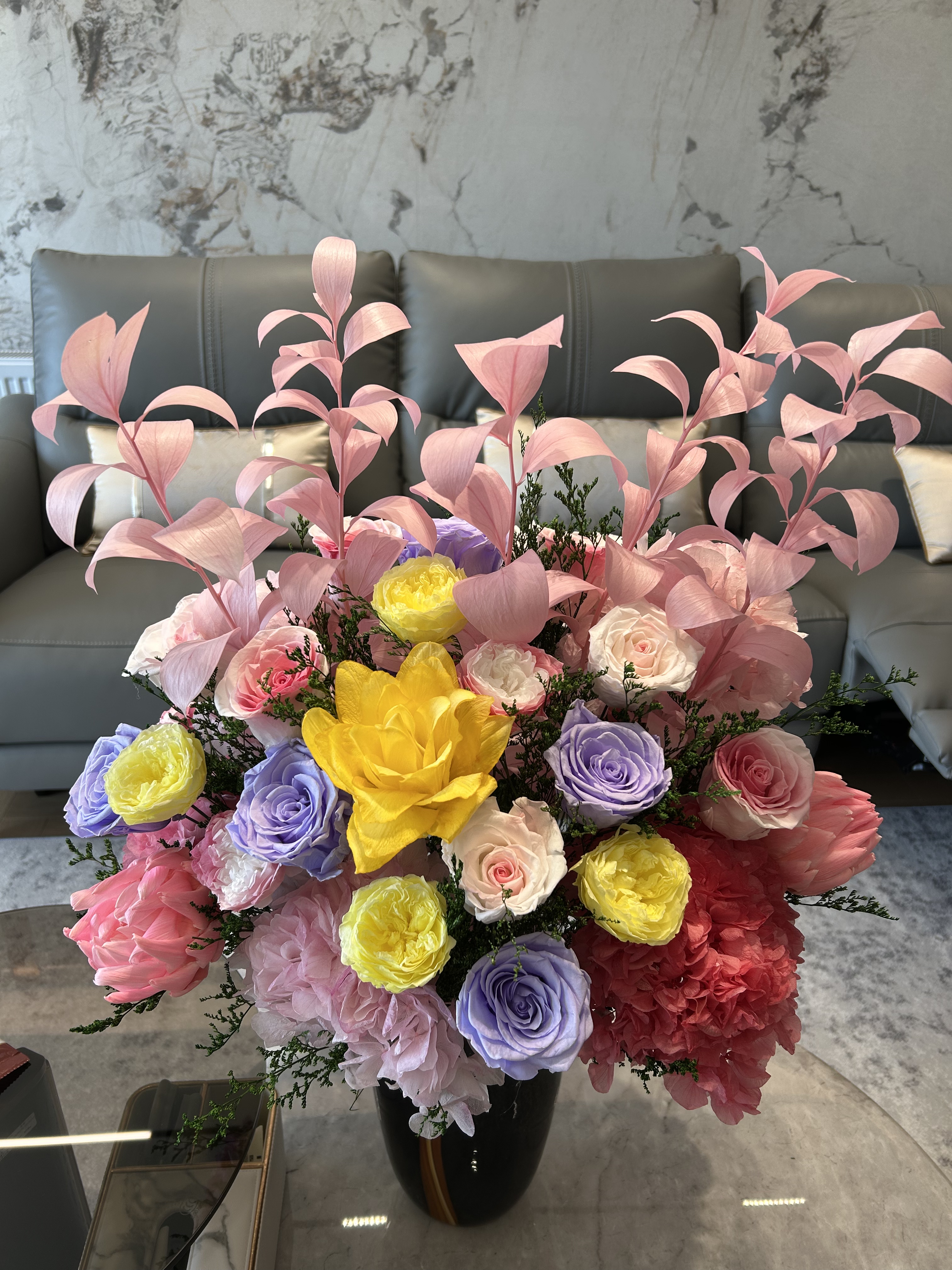 永生的重瓣百合、A级玫瑰、奥斯汀、法国百合等组成的～《锦族》