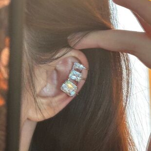 爆闪方块锆石高位耳骨夹耳夹无耳洞轻奢高级感耳骨夹精致耳饰批发
