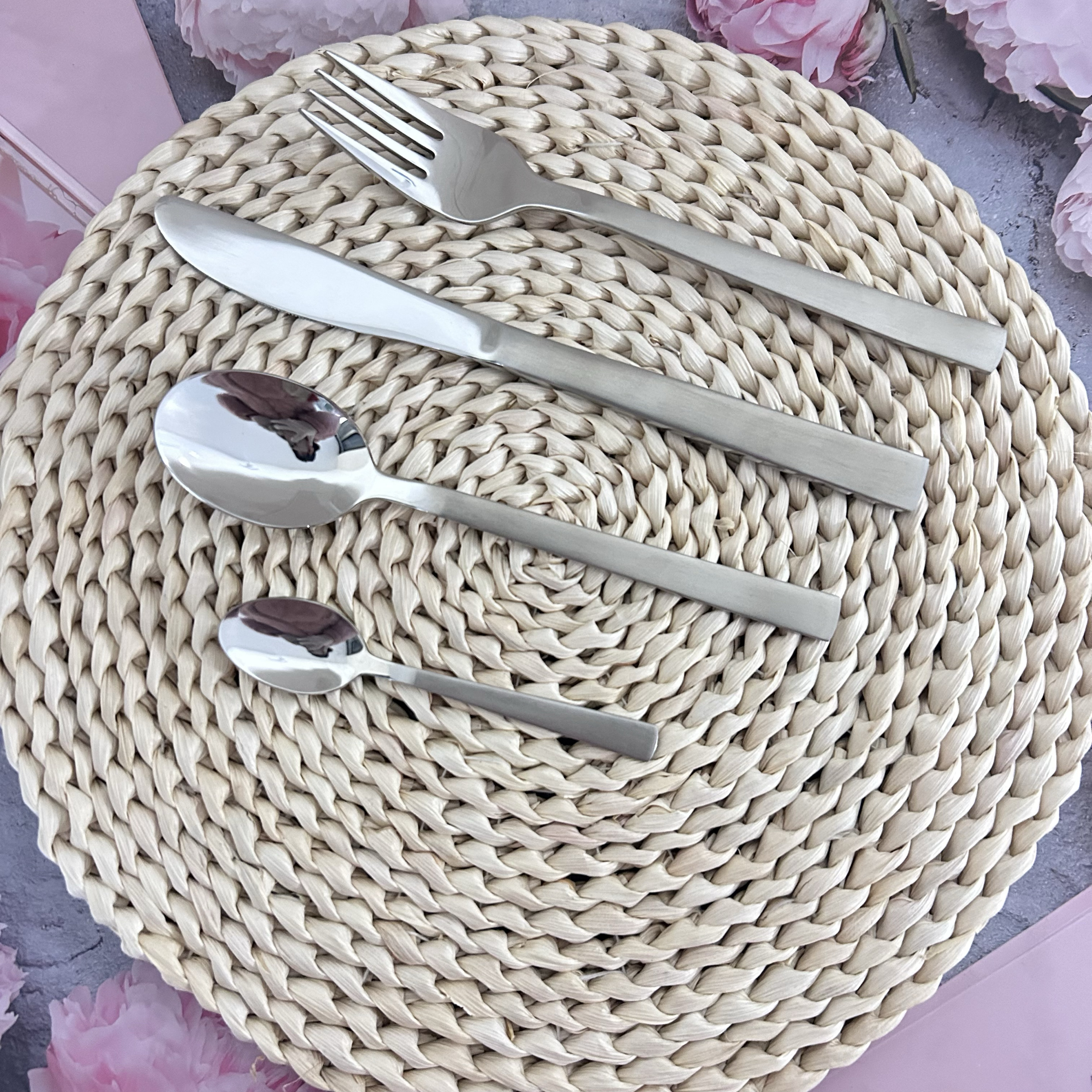 稀缺孤品高奢4件套出口304不锈钢西餐刀叉勺牛排刀甜品叉吃饭勺子