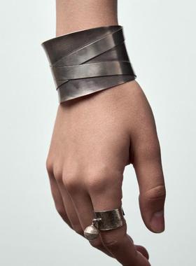 TsukiStudio___小众设计款ARO*系列宽体手镯开口祁山明栗子同款