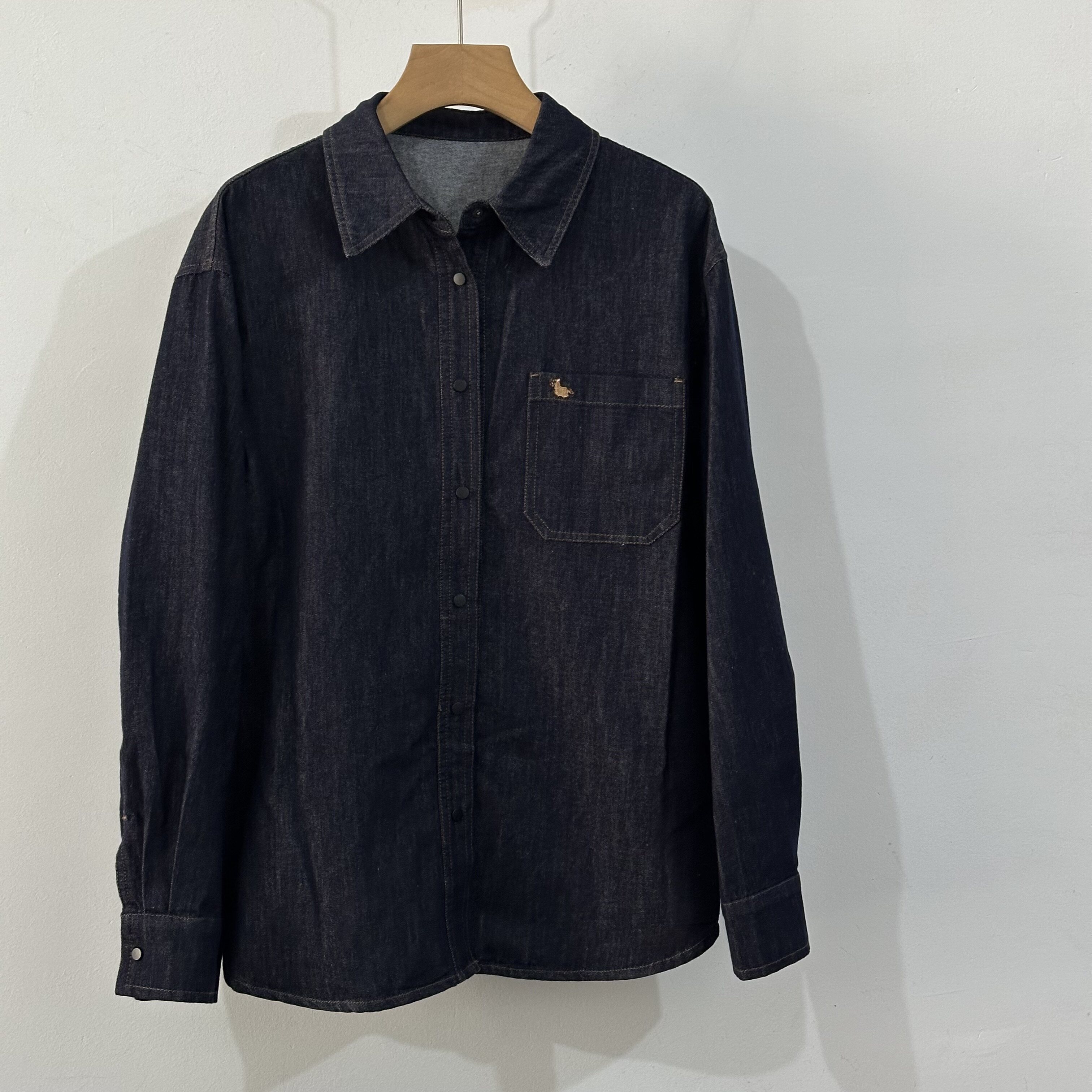 韩代订单口袋刺绣磨毛牛仔衬衫女休闲百搭日常叠穿上衣外套2025冬