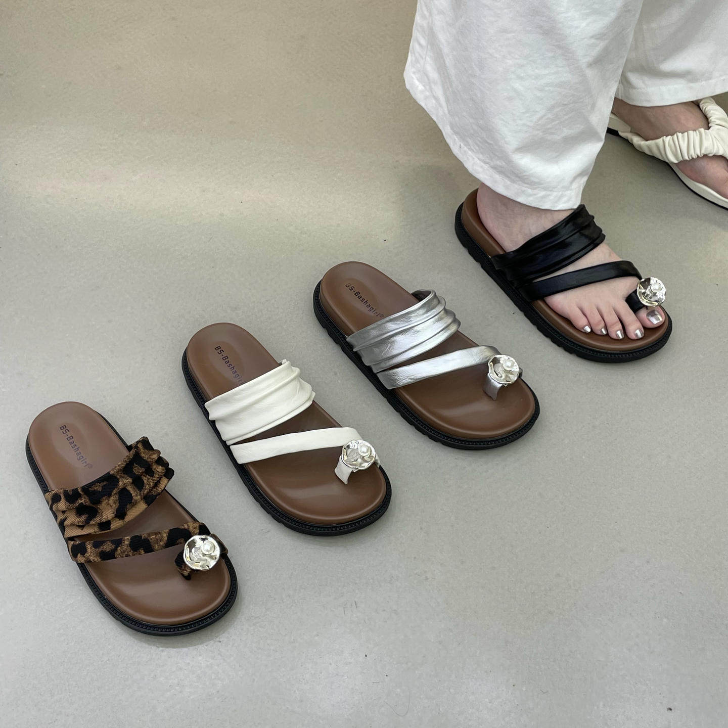 十三行女鞋实拍2026夏草编绝美巨好看法式气质套趾凉拖鞋外穿拖鞋