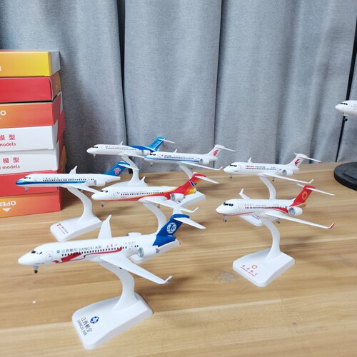 中国商飞ARJ21客机仿真模型摆件