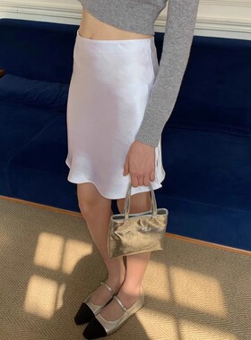 Deessesicile 温柔力量珠光白醋酸光泽缎面短裙修身显瘦半身裙女