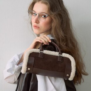 Deessesicile 6折巧克力色羊羔毛拼接磨砂牛皮通勤保龄球手提包女