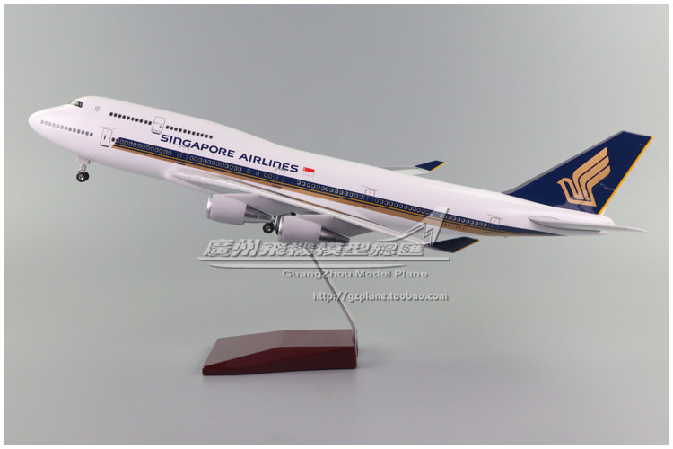 新加坡航空B747-400感应LED灯起落架塑料仿真47cm飞机模型1:150
