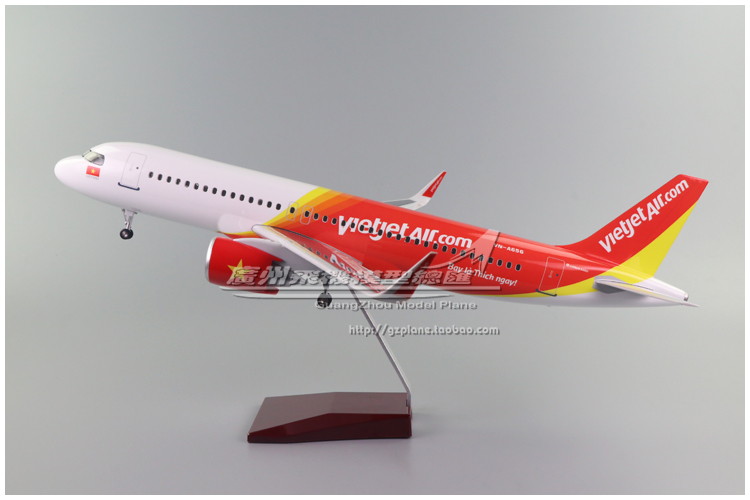 越南越捷航空A320感应LED起落架ABS树脂静态仿真47cm飞机模型1:80