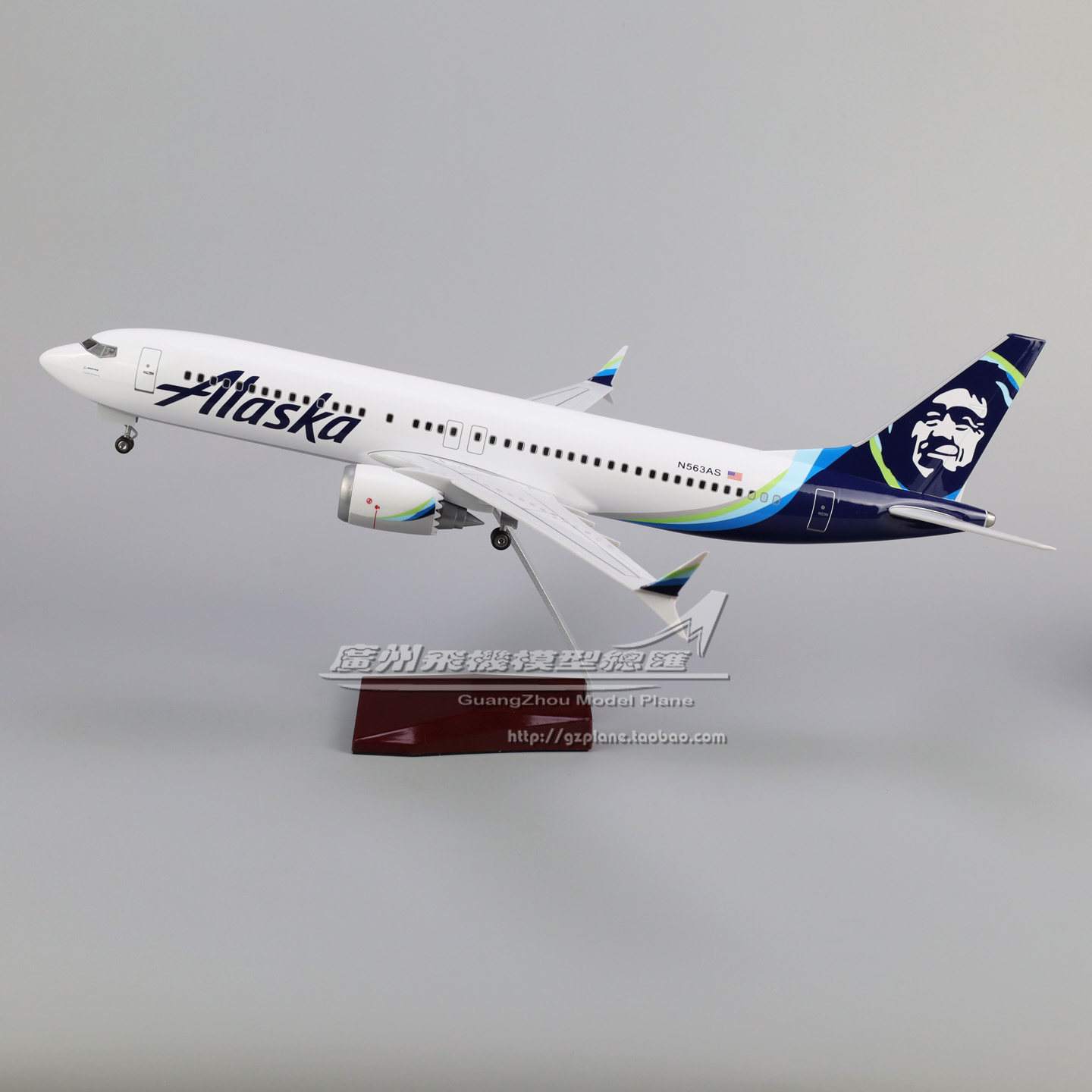阿拉斯加航空波音B737MAX 带轮子感应LED灯塑料仿真飞机模型 47cm