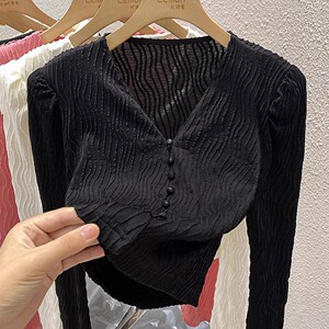 2023法式短款上衣女秋季高级感修身显瘦内搭辣妹V领长袖打底衫T恤