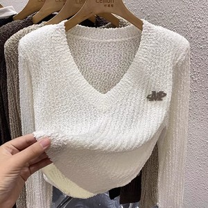 2023V领白色短款毛衣女设计感小众早秋宽松针织长袖打底衫上衣潮