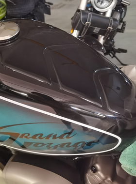 摩托车改装油箱保护贴GV300鱼骨雷神1000加厚硬汉800防刮耐磨软胶