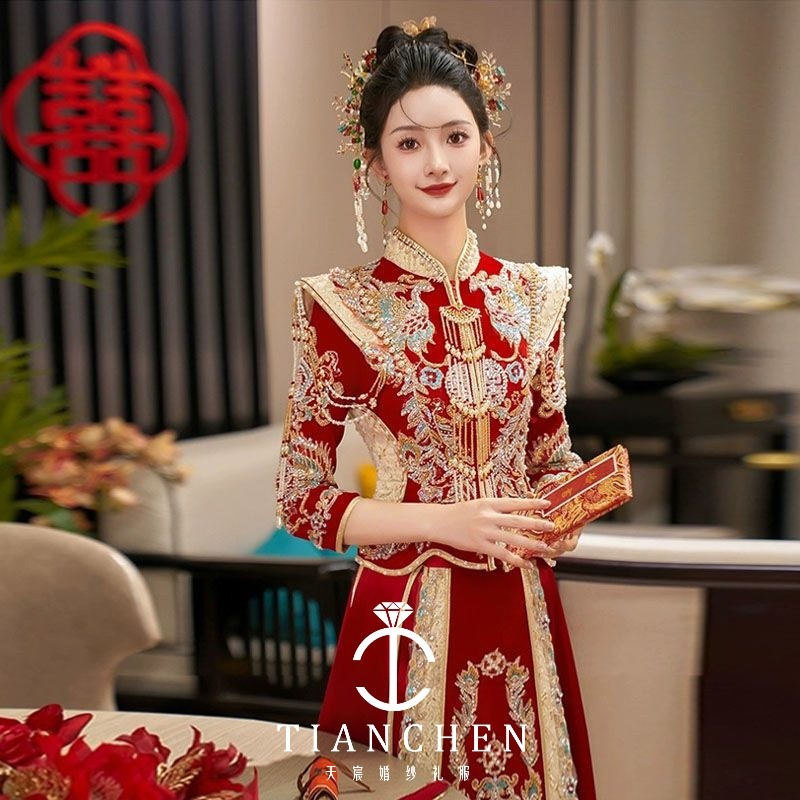 高端秋冬丝绒缎面重工秀禾新娘服图片