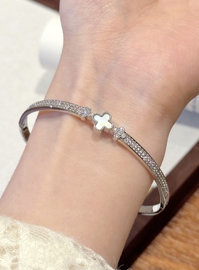 跨境四叶花手镯轻奢高级感时尚手环亚马逊热销简约百搭幸运草手镯
