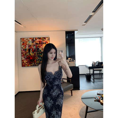 心软的日常蕾丝吊带连衣裙