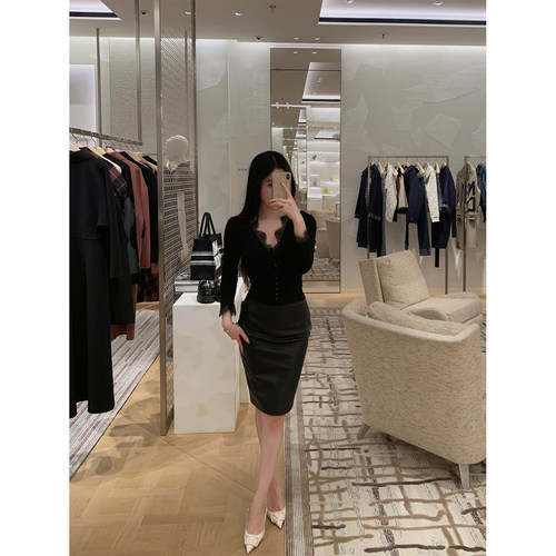 针织上衣+小羊皮包臀裙