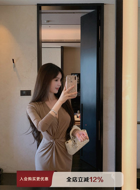 【现货8折】THE SWAN司凰轻奢 弹力修身扭结设计心机针织连衣裙