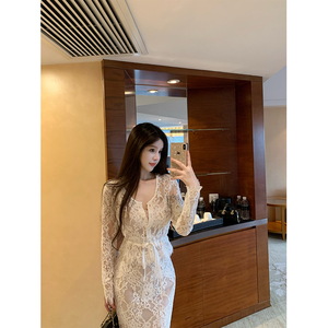 THE SWAN司凰轻奢 法式浪漫纯欲气质蕾丝修身上衣半身裙精致套装